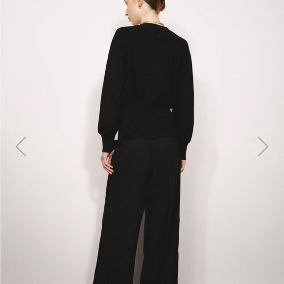 NWT Urban Revivo V Neck Knitted Cardigan in Black. Gold button detailing. - Picture 3 of 5